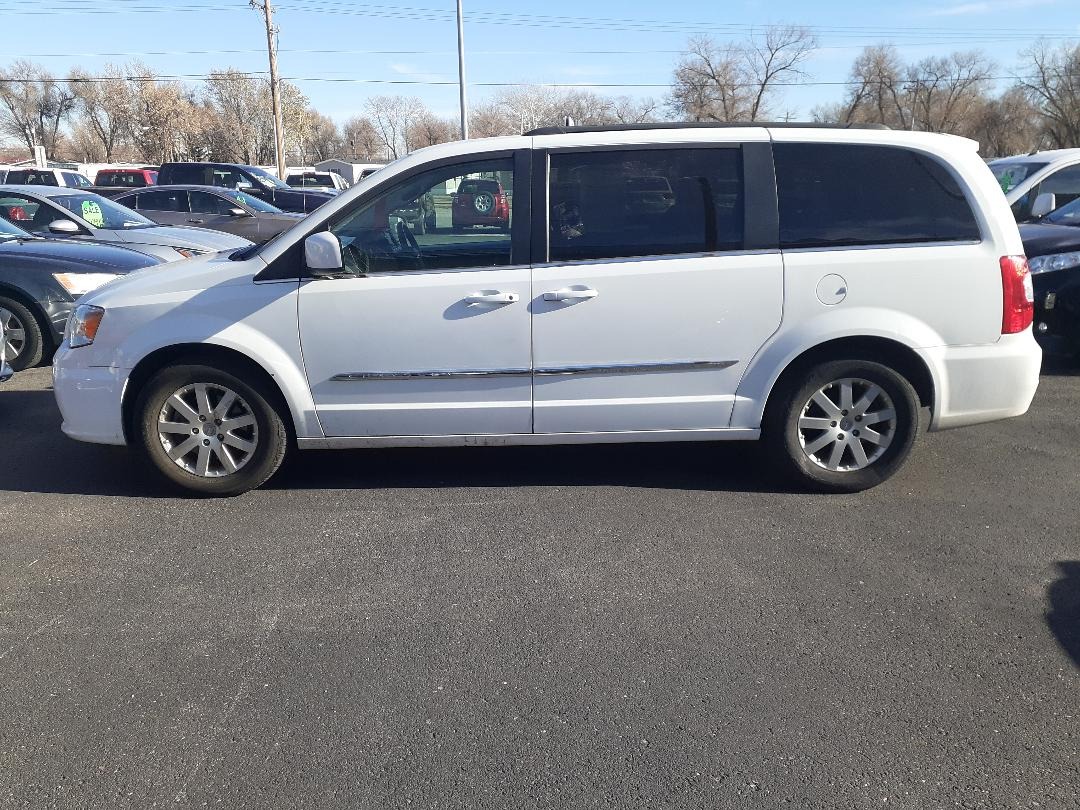 photo of 2016 Chrysler Town & Country Touring